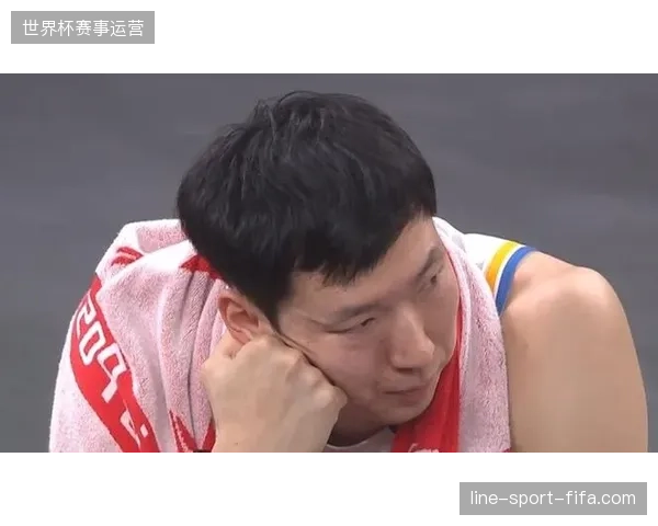 周琦转会北京后迅速成为防守核心，场均9.1个篮板彰显其强大的护框能力